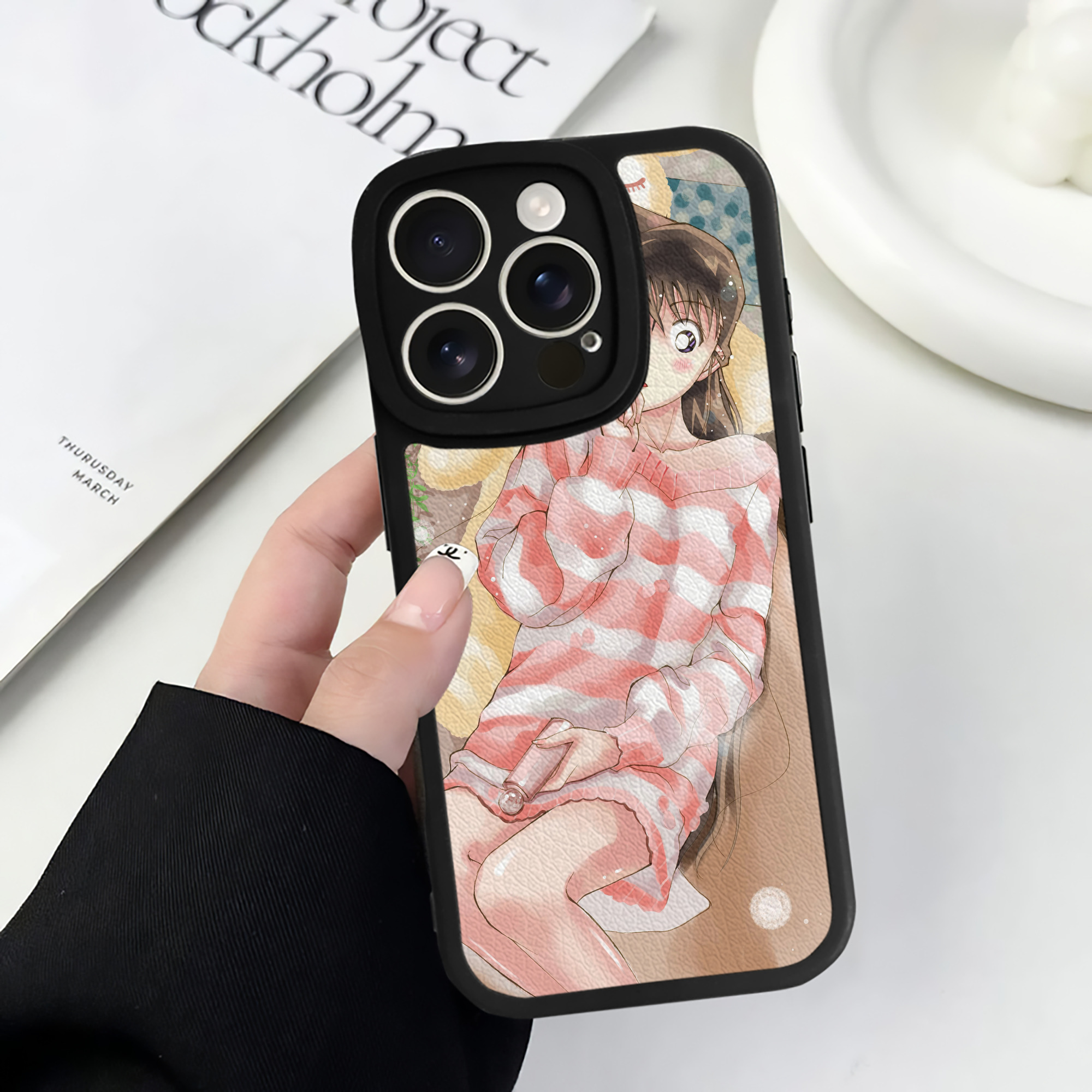 （画像用） 名探偵コナン Detective Conan 【iPhone 16シリーズ対応】シリコンスマホケース（レザー調） 材質：シリコン